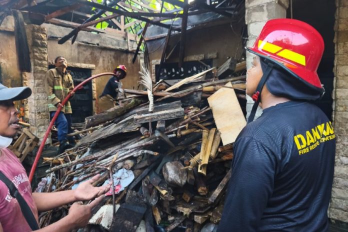 Memasak Ditinggal Tidur, Rumah Di Tegallalang Gianyar Terbakar 1