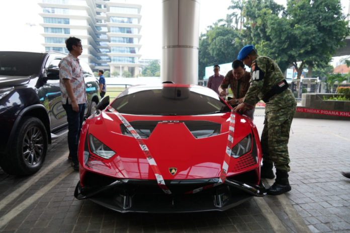 Mobil Mewah Disita Kejaksaan, Kunci Lamborghini Dibuang Di Parit 1