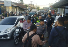 Mobil Tabrak Warung di Peguyangan, Dua Orang Tersiram Minyak Panas