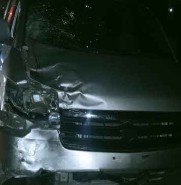 Motor Oleng Tabrak Minibus di Kecamatan Banjar, Tiga Warga Bondowoso Tewas