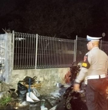 Motor Penjual Bakso Keliling Terbakar di Jalan Kampus Unud Jimbaran