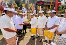 Pemkab Badung Gelar Bhakti Penganyar di Pura Mandara Giri Semeru Agung Lumajang