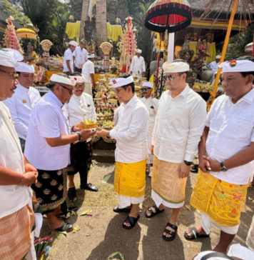 Pemkab Badung Gelar Bhakti Penganyar di Pura Mandara Giri Semeru Agung Lumajang