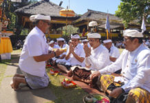 Pemkab Jembrana Gelar Bhakti Penganyar di Pura Mandara Giri Semeru Agung