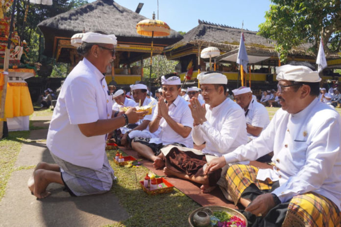 Pemkab Jembrana Gelar Bhakti Penganyar Di Pura Mandara Giri Semeru Agung 1