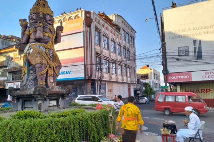 Penataan Kawasan Strategis, Pemkab Tabanan Bangun Patung Catur Muka Yang Baru 1