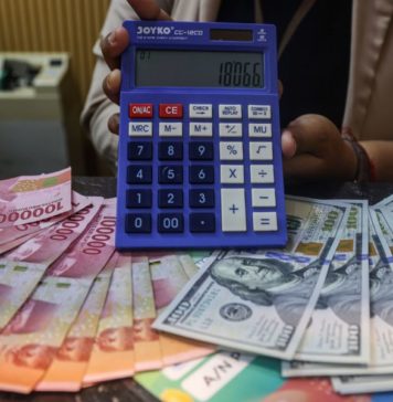 Permintaan Dolar AS Meningkat, Rupiah Ditutup Melemah 114 Poin