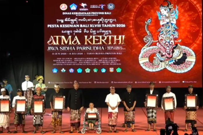 PKB XLVIII Resmi Ditutup, 12 Seniman Terima Adhi Sewaka Nugraha 1