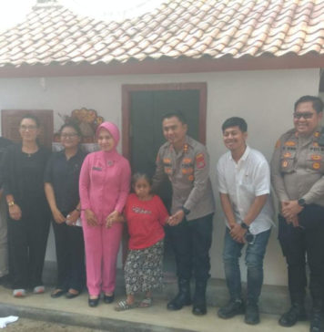 Polres Gianyar Bantu Bedah Rumah Warga Kurang Mampu di Tegallalang