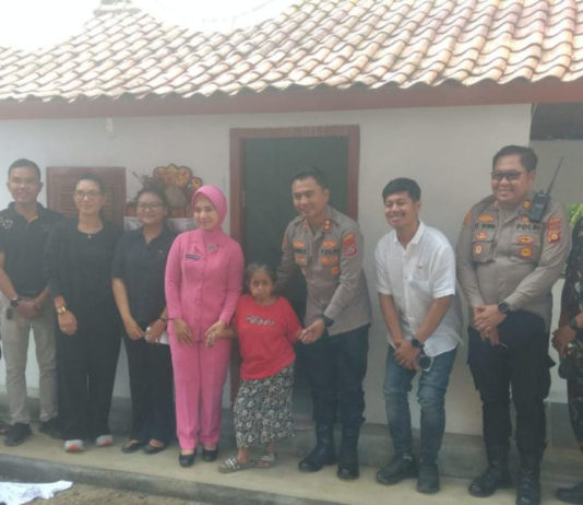 Polres Gianyar Bantu Bedah Rumah Warga Kurang Mampu di Tegallalang