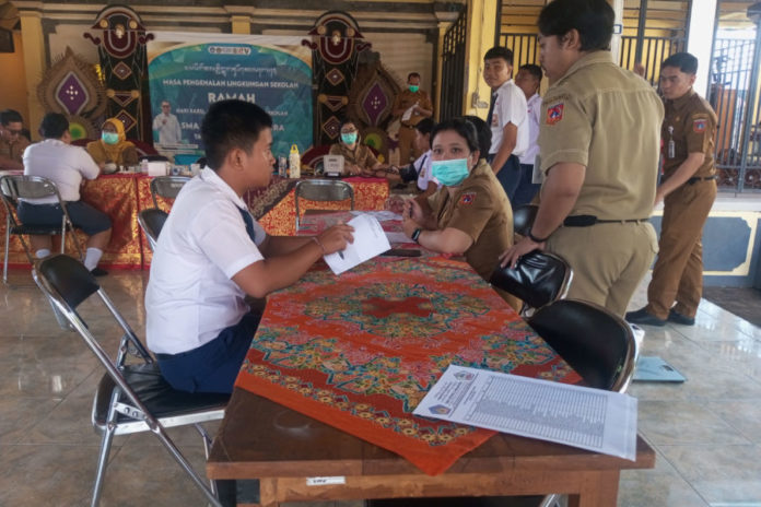 Puluhan Ribu Siswa SD SMA Di Karangasem Jalani CKG 1