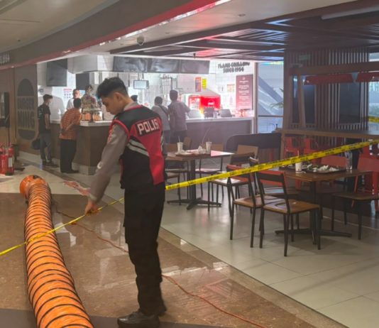 Restoran Cepat Saji di Areal Terminal Internasional Bandara Ngurah Rai Terbakar