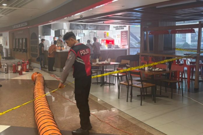 Restoran Cepat Saji Di Areal Terminal Internasional Bandara Ngurah Rai Terbakar 1