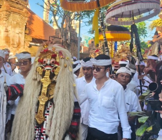 Ribuan Krama Kesiman Ikuti Ngarebong, Sejumlah Sesuhunan Tak Hadiri Ritual