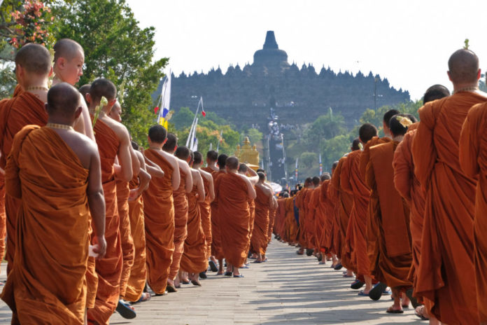Ribuan Umat Buddha Ikuti Kirab Puja Yatra Asadha Dari Mendut Ke Borobudur 1