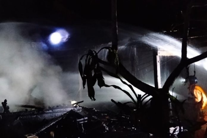 Rumah Di Pekutatan Terbakar, Bangunan Bale Sari Hingga Kamar Tidur Hangus 1