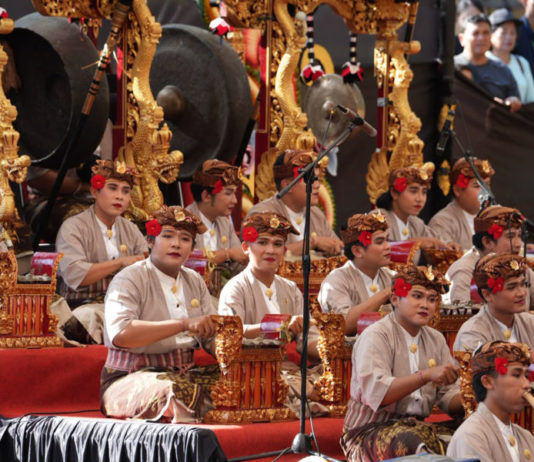 Sanggar Seni Taksu Murti Kemanisan Pukau PKB 2026, Angklung Kebyar Legian Tampil Spektakuler