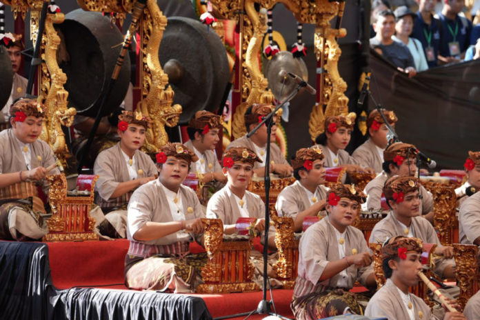 Sanggar Seni Taksu Murti Kemanisan Pukau PKB 2026, Angklung Kebyar Legian Tampil Spektakuler 1