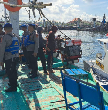 Sat Polairud Polres Jembrana Imbau Nelayan dan Pengguna Jasa Penyeberangan Waspada