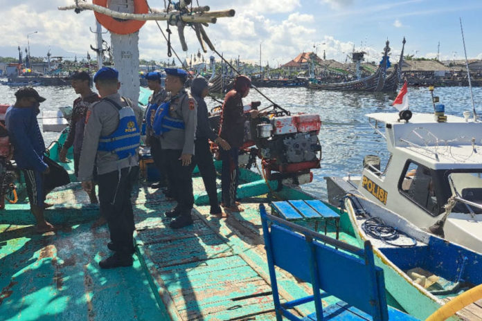 Sat Polairud Polres Jembrana Imbau Nelayan Dan Pengguna Jasa Penyeberangan Waspada 1