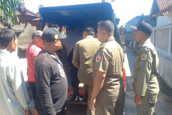 Satpol PP Gianyar Amankan ODGJ Di Blahbatuh, Langsung Dievakuasi Ke RSJ Provinsi Bali 1