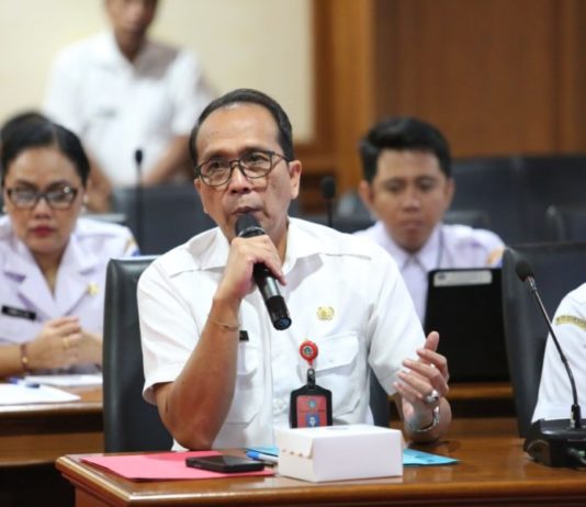 Sembilan SD di Petang Sepi Peminat