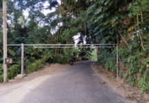 Sering Dilewati Truk Galian C, Warga Pasang Pembatas di Jalan Menuju Rendang Kelod