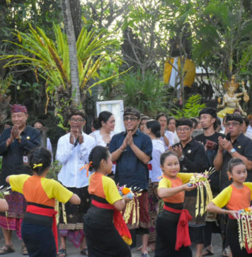 Siswa SD di Denpasar Dikenalkan Muatan Lokal Masolah dan Magending,