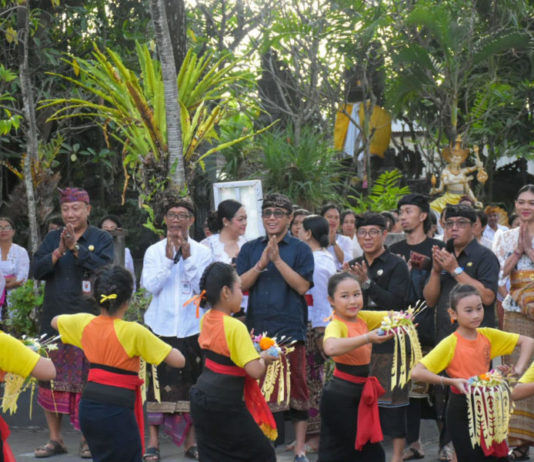 Siswa SD di Denpasar Dikenalkan Muatan Lokal Masolah dan Magending,