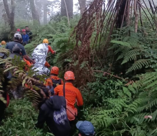 Tak Sadarkan Diri, Pendaki Gunung Agung Dievakuasi Tim SAR