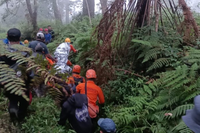 Tak Sadarkan Diri, Pendaki Gunung Agung Dievakuasi Tim SAR 1