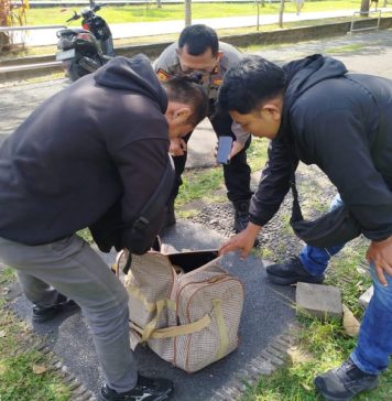 Tergeletak di Bawah Semak, Tas Berwana Krem Ditemukan di Lapangan Bajra Sandhi