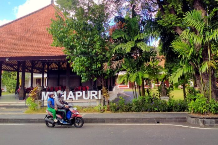 Terkait Pembuatan Patung Charlie Chaplin, Pemkot Denpasar Diimbau Kaji Aspek Hukum 1