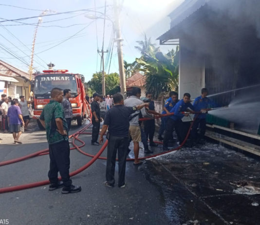 Toko Sembako di Desa Panji Terbakar, Penyebab Belum Diketahui
