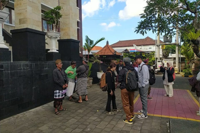 Tolak Konsinyasi Tanah GOR, Lima Petani Bakbakan Datangi PN Gianyar 1