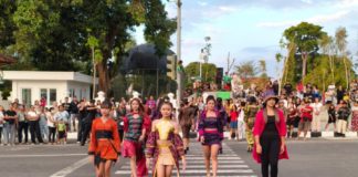 Zebra Cross Titik Nol Singaraja Disulap Jadi Catwalk, 60 Model Promosikan Endek Buleleng
