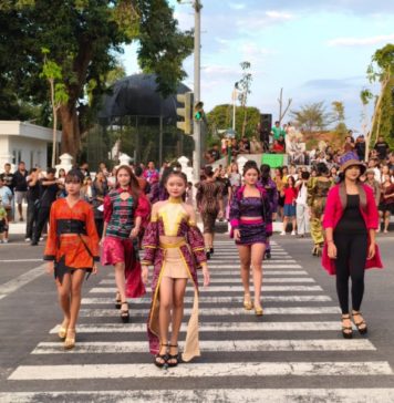 Zebra Cross Titik Nol Singaraja Disulap Jadi Catwalk, 60 Model Promosikan Endek Buleleng