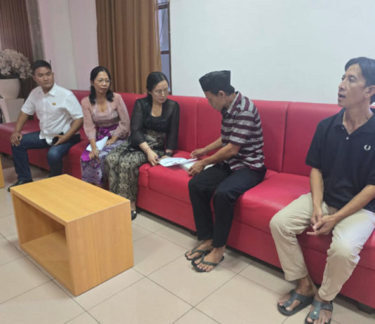 Bingung Tanpa Bekal Usai Bebas, Staf Sekretariat DPRD Gianyar Ulurkan Bantuan Pada Dua Mantan Napi