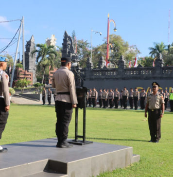 Pensiun, Kasubbag Bekpal Bag Log Polres Gianyar AKP I Nyoman Tantra Terima Kenaikan Pangkat Pengabdian