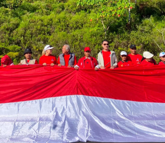 Bendera Merah Putih 45 Meter Membentang di Shortcut Candikuning