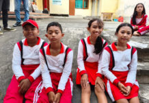 7 Kilometer Bertahan Tanpa Sepatu, Siswa SD Buleleng Tetap Melangkah Meski Kaki Bengkak