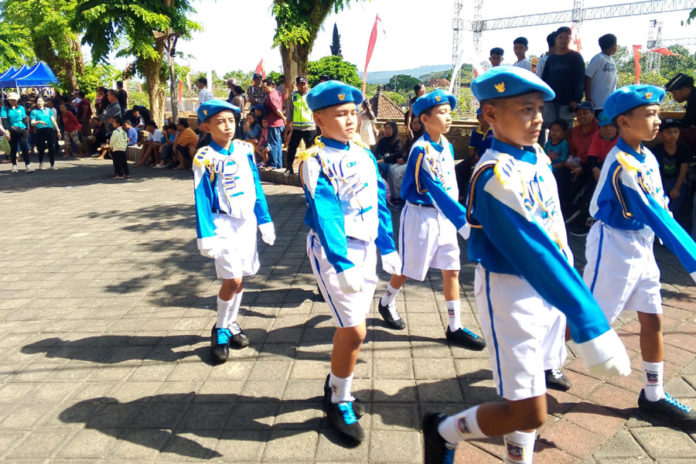 80 SD Di Karangasem Mengikuti Lomba Gerak Jalan HUT RI Ke 81 1