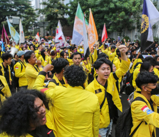 Akses ke Bundaran HI Dibatasi, Aksi Unjuk Rasa Mahasiswa Tetap Berlangsung