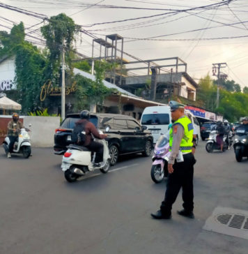 Antisipasi Kemacetan, Polsek Ubud Terjunkan Personel di Titik Rawan