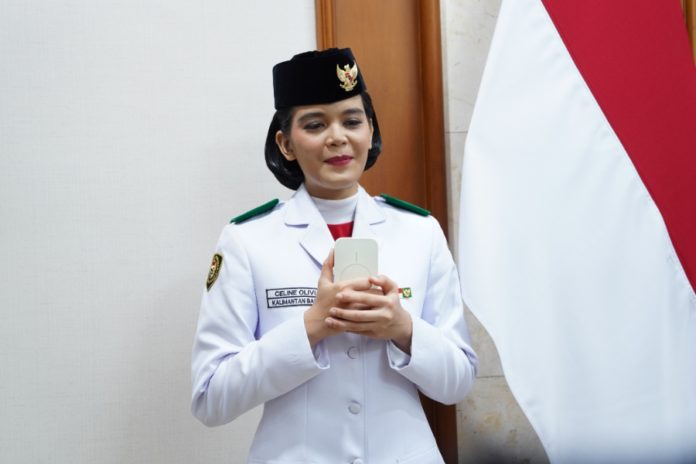Bawa Baki Bendera Saat Upacara HUT Ke 81 RI Di Istana, Celina Olivia Ungkapkan Perasaannya 1