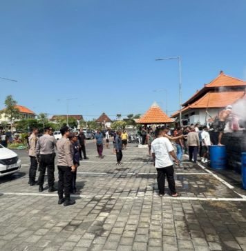 Bedeng Proyek dan Kendaraan Terbakar di Canggu, Kerugian Setengah Miliar