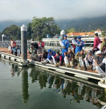 Belasan Ribu Benih Nila Ditebar di Danau Batur