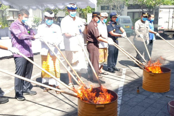 Berbagai Jenis Rokok Tanpa Cukai Dimusnahkan Di Kejari Denpasar 1