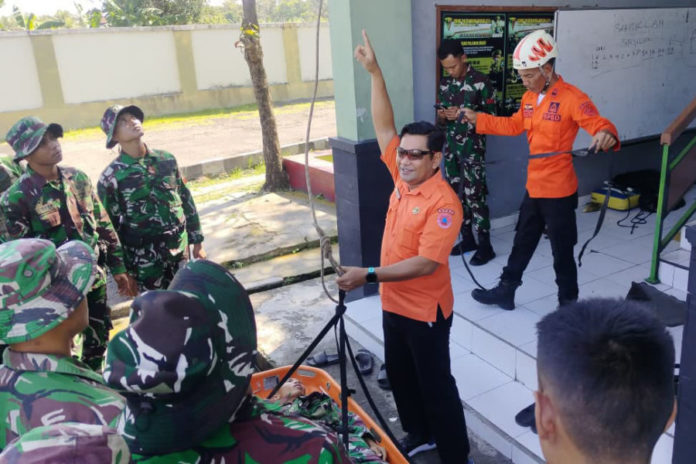 BPBD Gianyar Dan Yonif 741/GN Gelar Simulasi Evakuasi Dan SAR 1