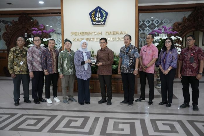 Bupati Adi Arnawa Apresiasi Langkah PLN ES Perkuat Infrastruktur Kelistrikan TPST Badung 1